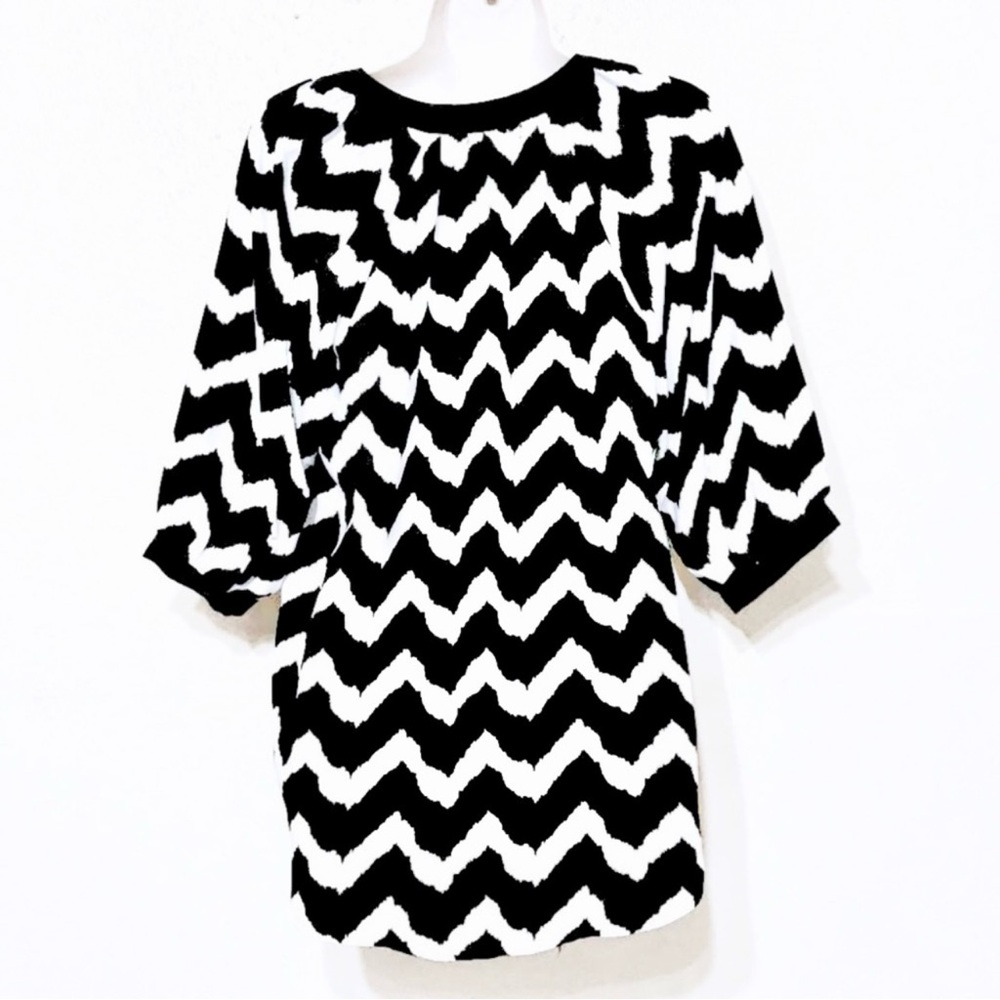 Antilia Femme Black White Chevron Blouse Women’s M Zig Zag Pullover - Picture 2 of 4